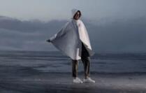 激光切割雨衣 再也不怕雨季啦